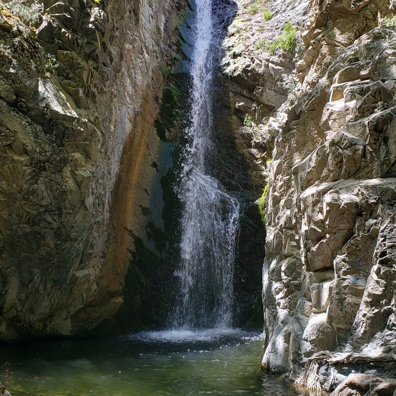 que ver en troodos: cascada de caledonia